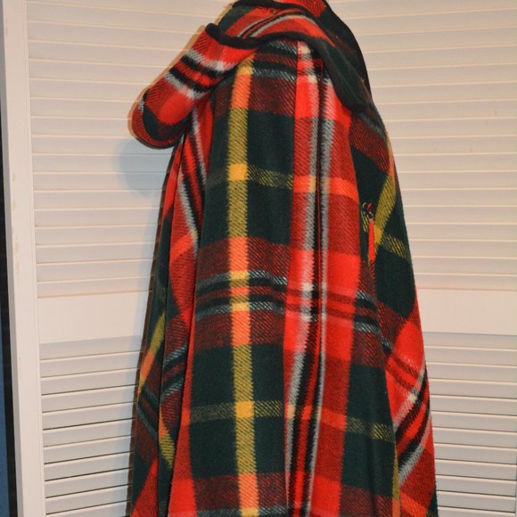 Vintage Cape Circa 1960 - Picture 2 of 4